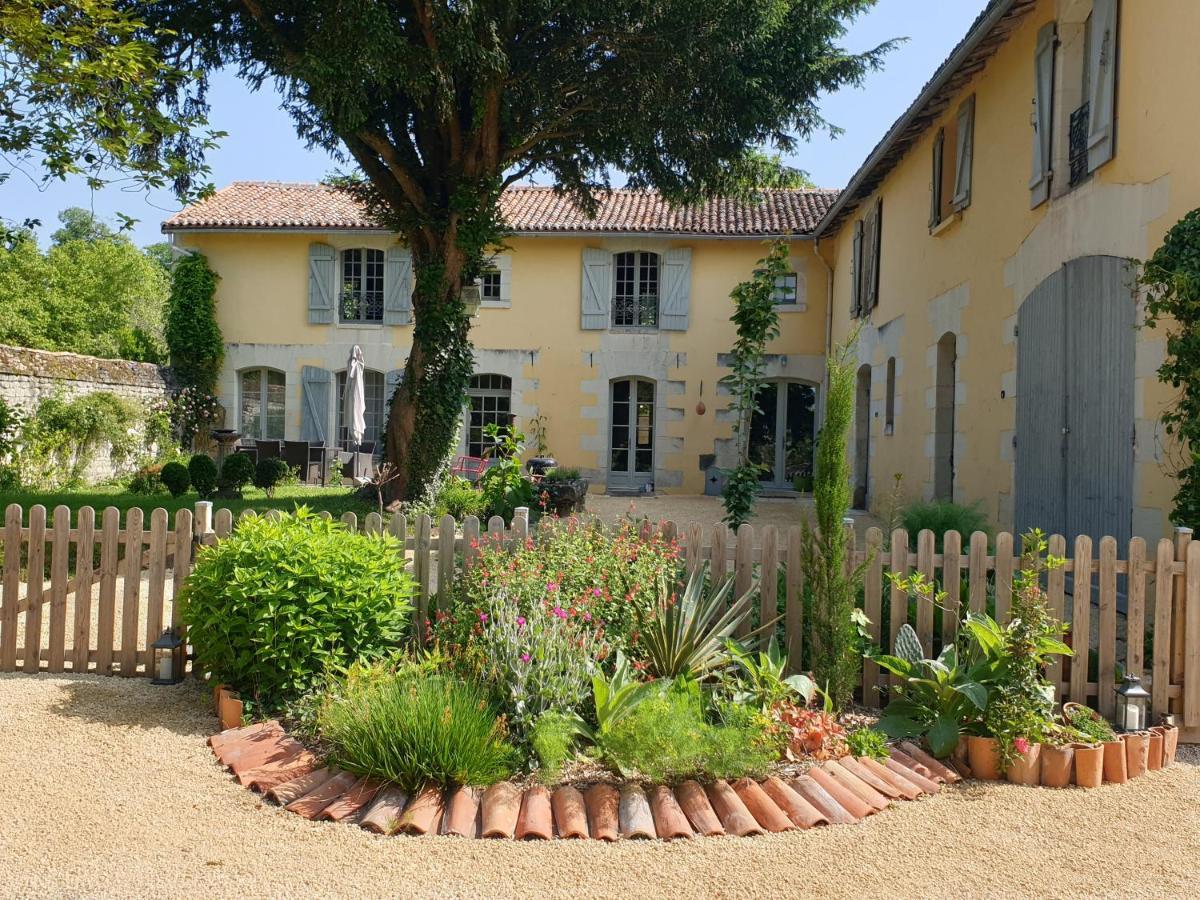 Domaine De Bourgville Monts-sur-Guesnes Exterior foto