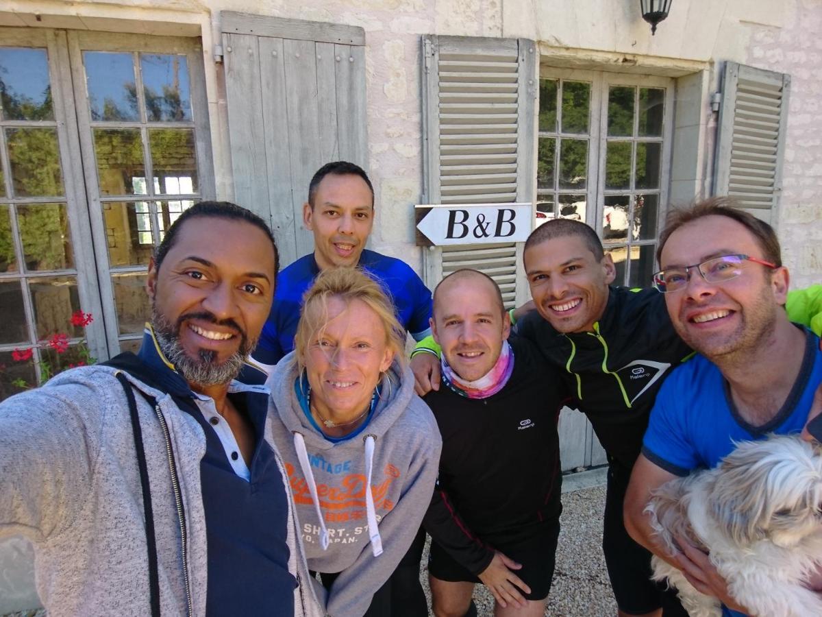 Domaine De Bourgville Monts-sur-Guesnes Exterior foto