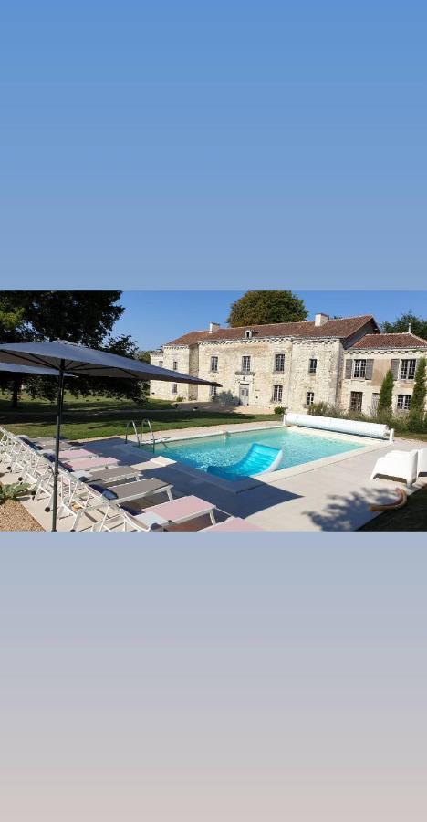 Domaine De Bourgville Monts-sur-Guesnes Exterior foto